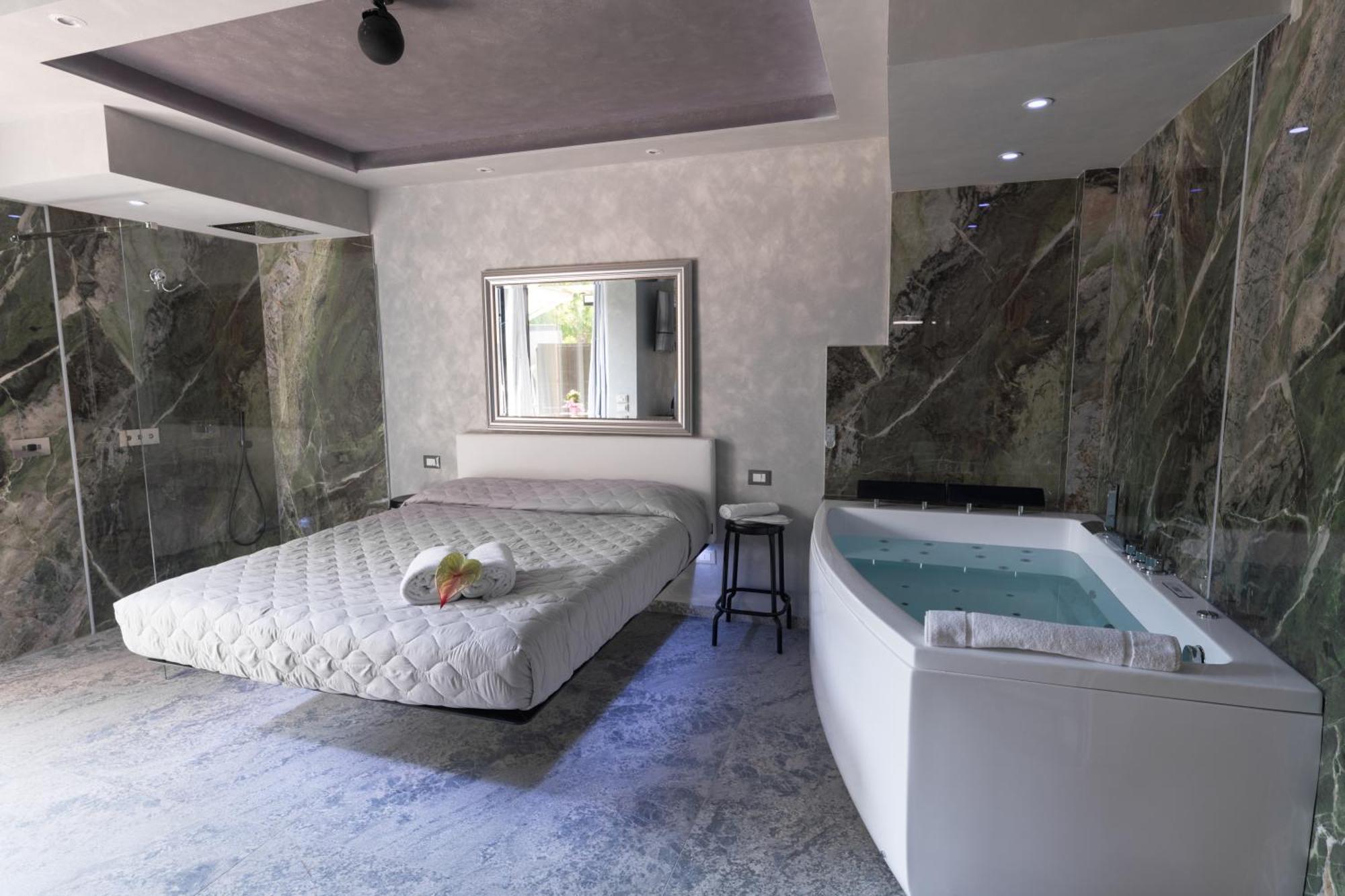 Garda Fantasy Paradise Silver O Gold Desenzano del Garda Bagian luar foto